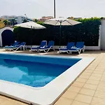 Beachfront And Pool Willa