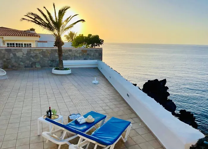 וילה Beachfront And Pool